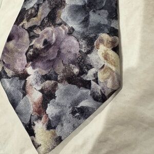 Beautiful Floral Pattern Tie